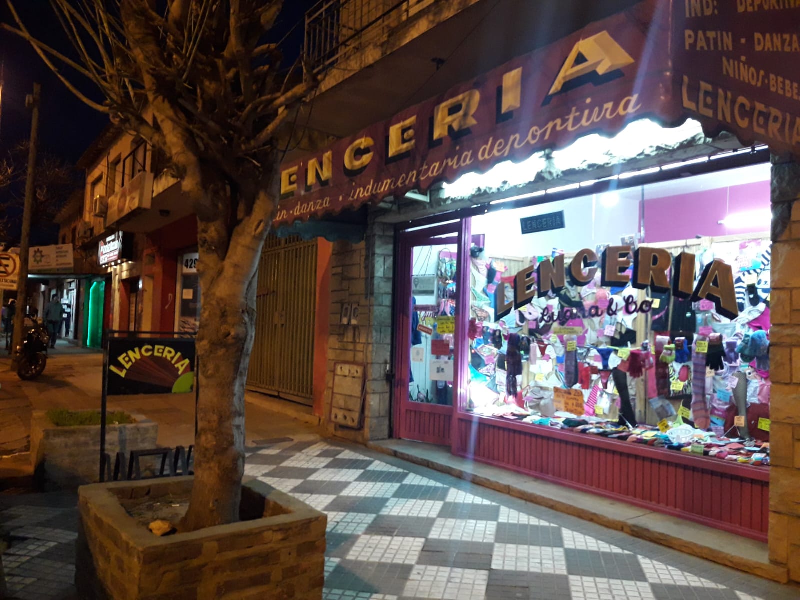 Local de Luana y Co en Luis Guillón